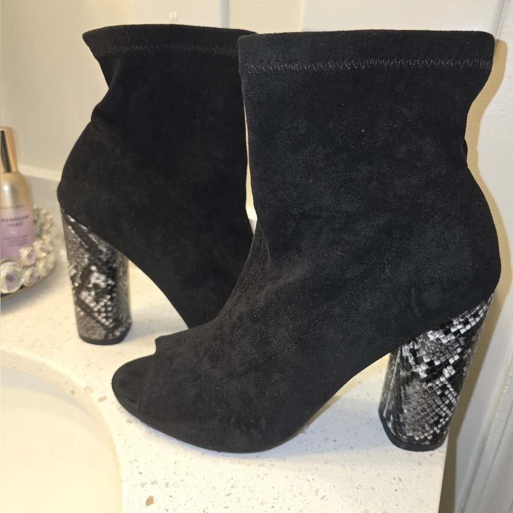 Fashion Nova Black Heeled Boots with Glitter Detail